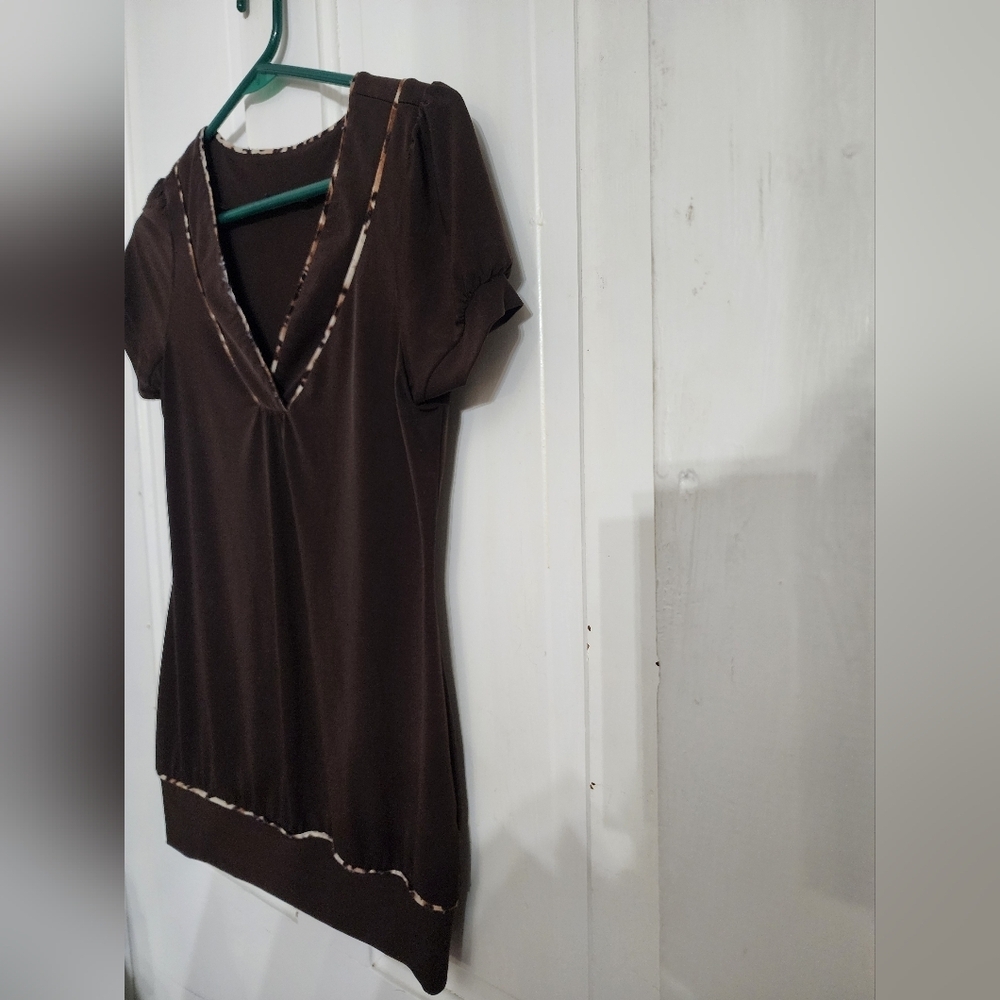 👸👕🐆 Maurices Deep Vneck Cap sleeved top in size Small - Picture 2 of 8